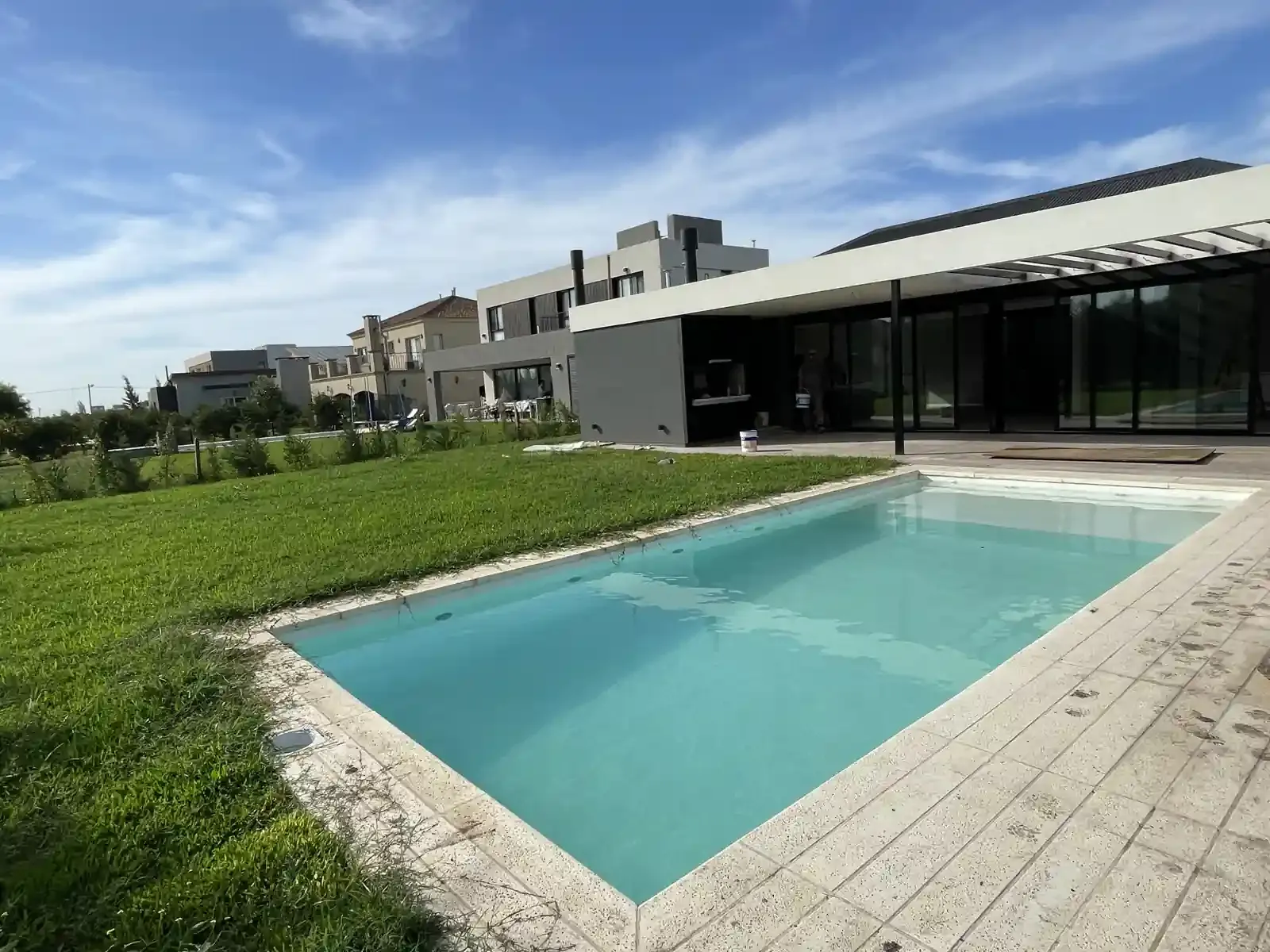 RBQ 288, galería con parrilla, pileta y parque terminado